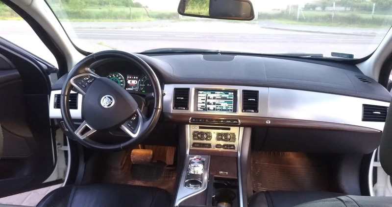 Jaguar XF cena 52000 przebieg: 118226, rok produkcji 2013 z Tychy małe 79